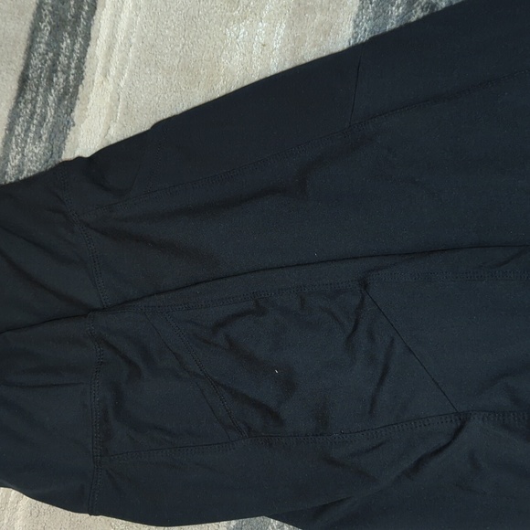 Balance Collection Capri leggings - Picture 2 of 3